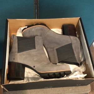 Grey Sorel Addington Chelsea Boot